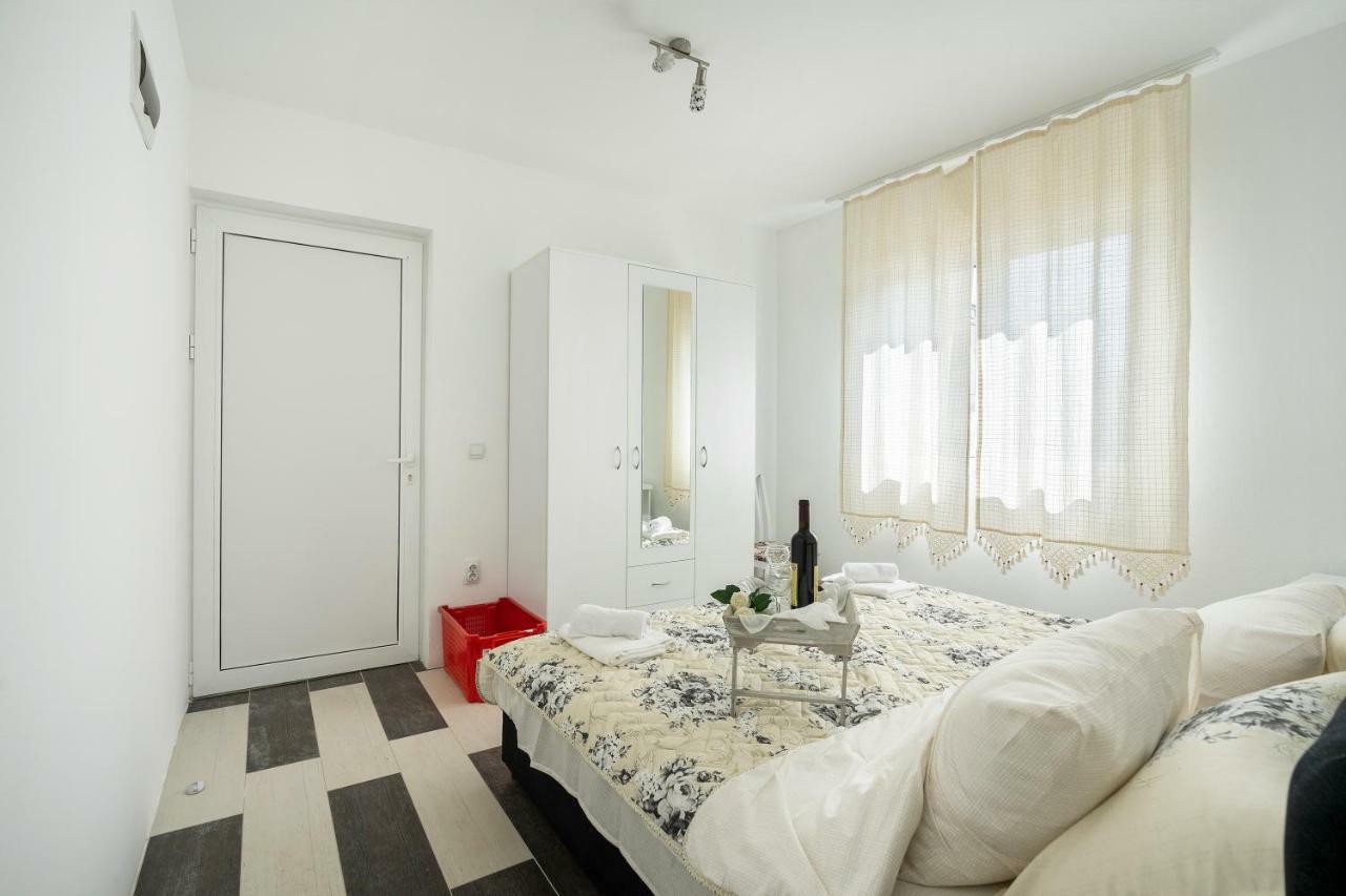 Apartments Natali Bar Luaran gambar